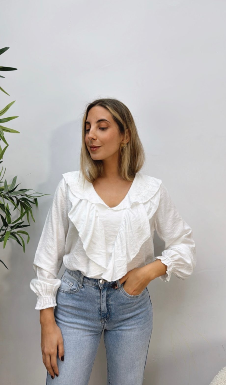 Blusa Bordada Volante Blanca