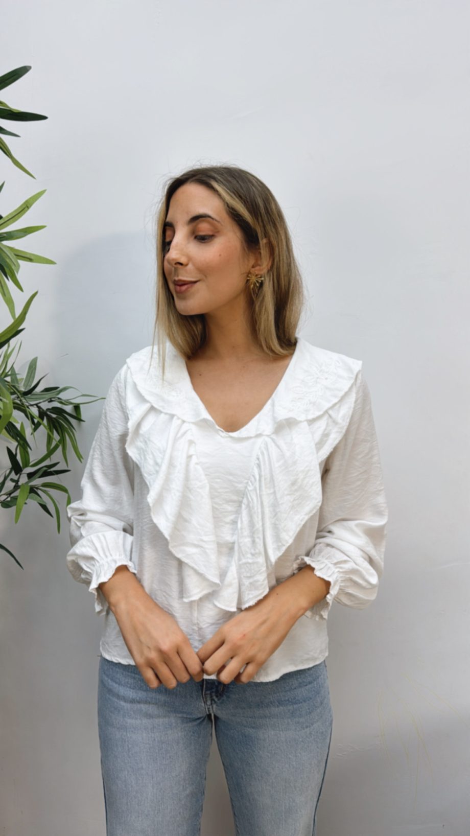 Blusa Bordada Volante Blanca